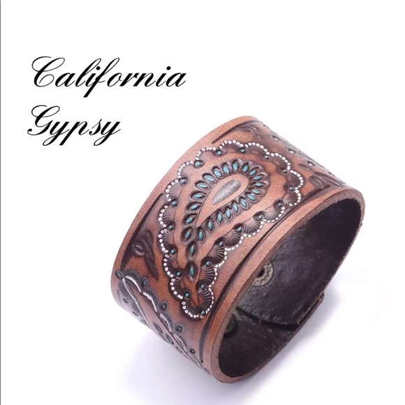 RESTOCKING🎉Tooled Painted Leather Boho Cuff - Picture 6 of 8